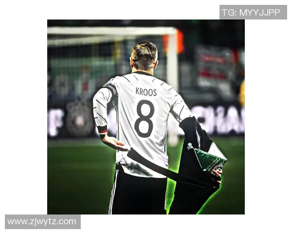 足球明星克罗斯的足球之路与小白的成长故事